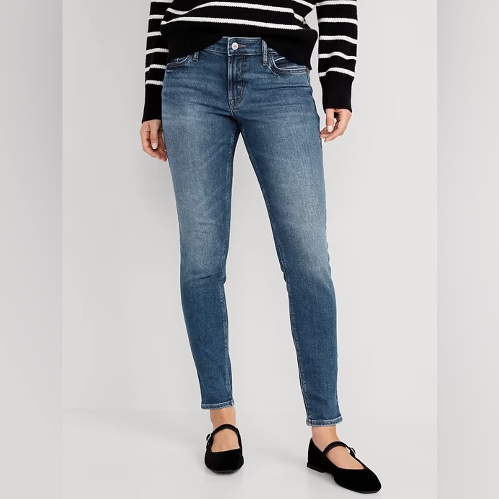 Brand New with Tag Medium Wash Old Navy Mid Rise Rockstar Super Skinny Jeans